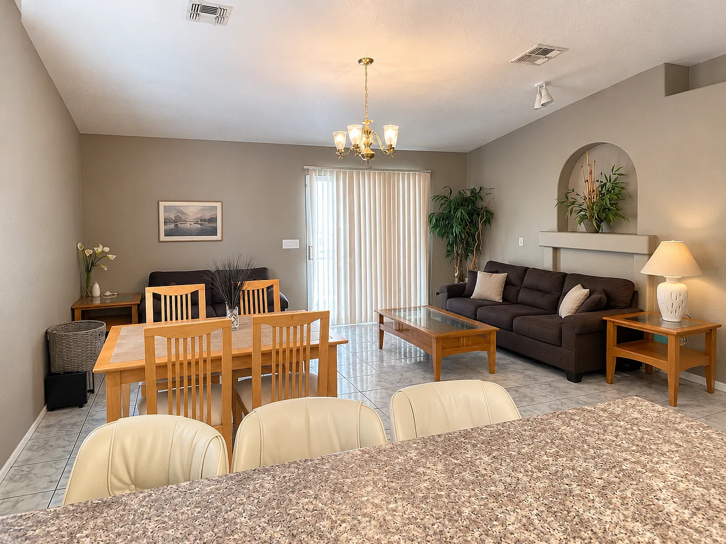 3 bed, 1718 sqft, $850 — Photo 4