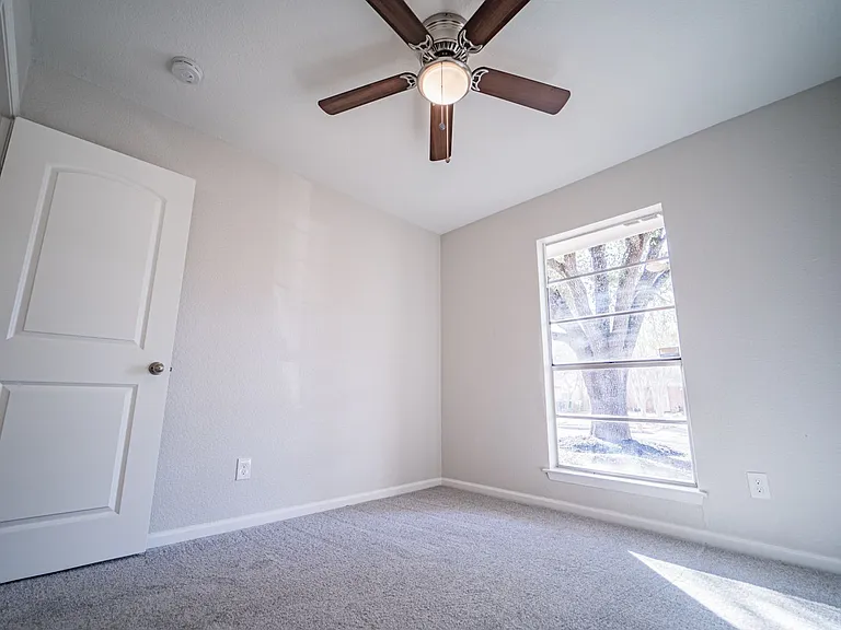 5866 Cliff Path — Photo 33