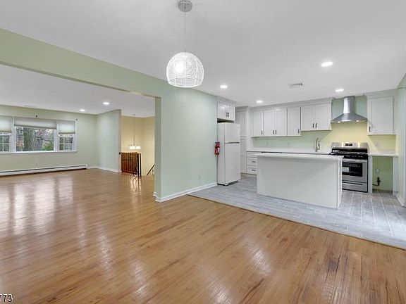 3rd image of 3 Hillcrest Dr