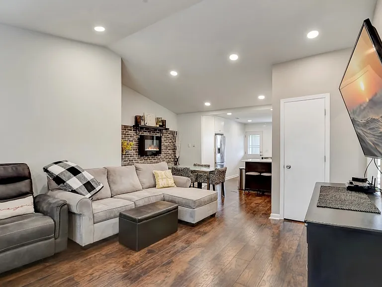 120 E Winchester Rd — Photo 7