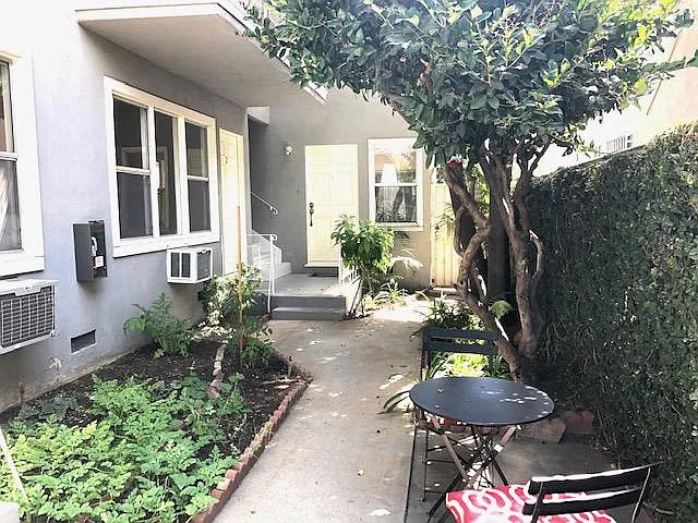 1320 N Martel Ave #7 — Photo 14