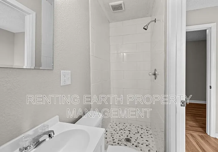 7404 Paris Ave — Photo 10