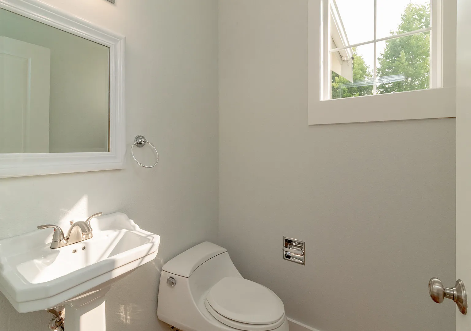 Charming 3-bedroom home with AC on Palisade Blvd — Photo 4