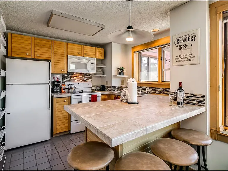535 S Main St — Photo 5