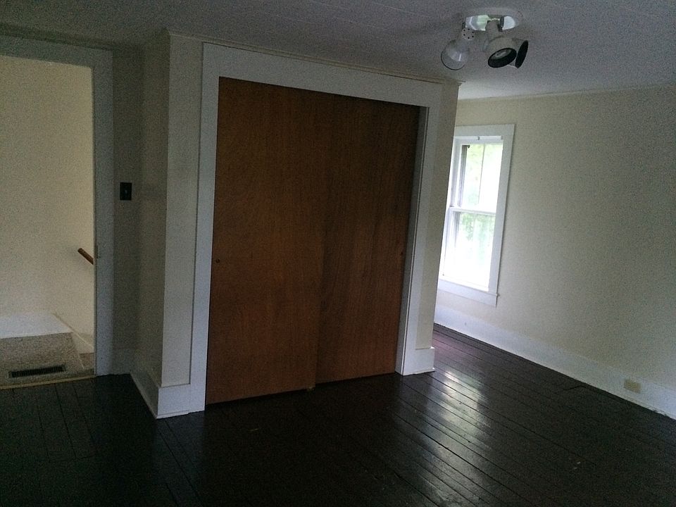 Bedroom 15'3" X 11' w/ 2 closets