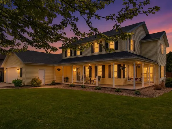 1079 Grassy Plains Dr, Neenah, WI 54956