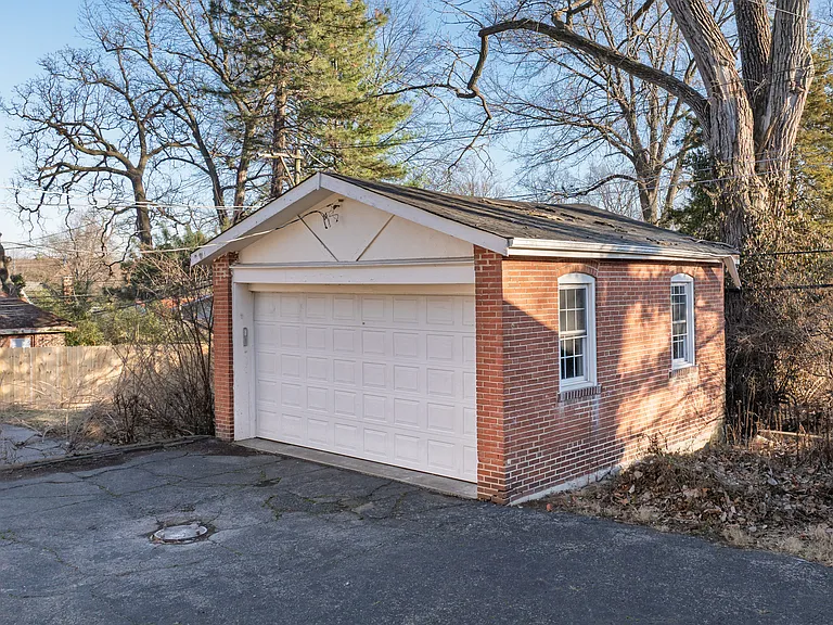 7106 Forsyth Blvd — Photo 11