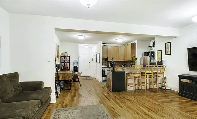 Rented by Compass | media 18