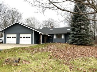 6420 Lakewood Dr, Presque Isle, MI 49777