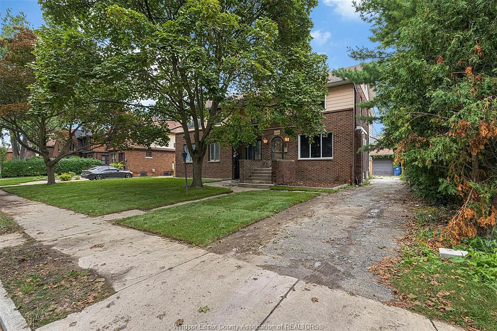 10 bed, $3,800 — Photo 1