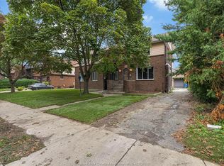 2268 Victoria Ave, Windsor, ON N8X1R1