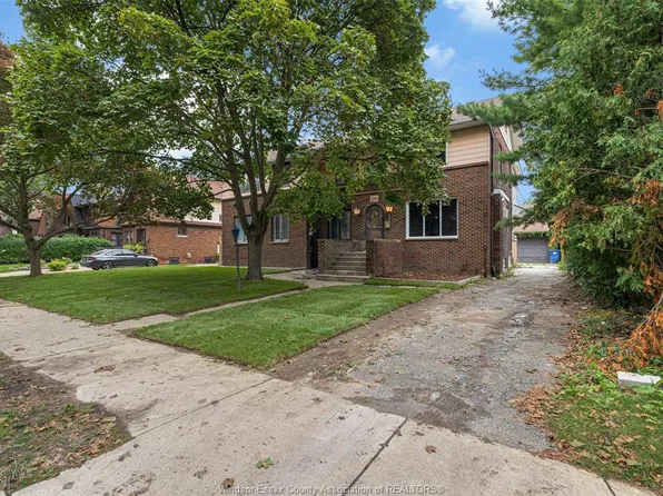 2268 Victoria Ave, Windsor, ON N8X 1R1