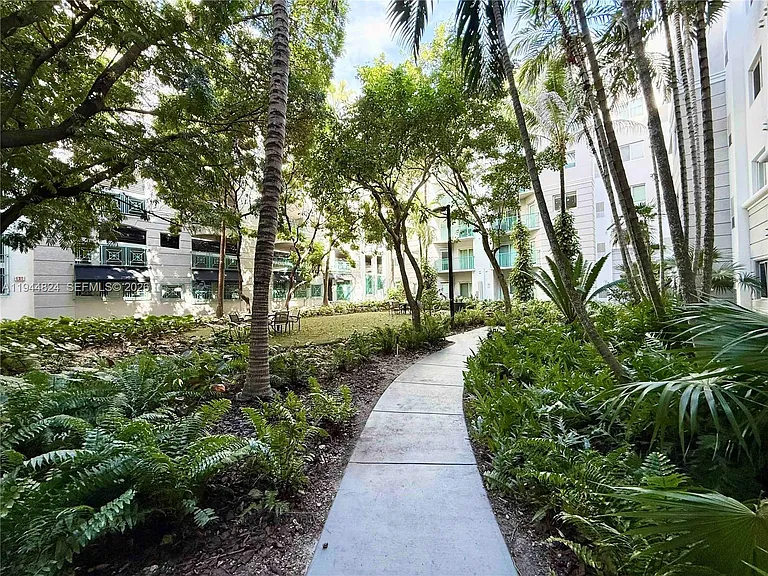 6001 SW 70th St #612 — Photo 4