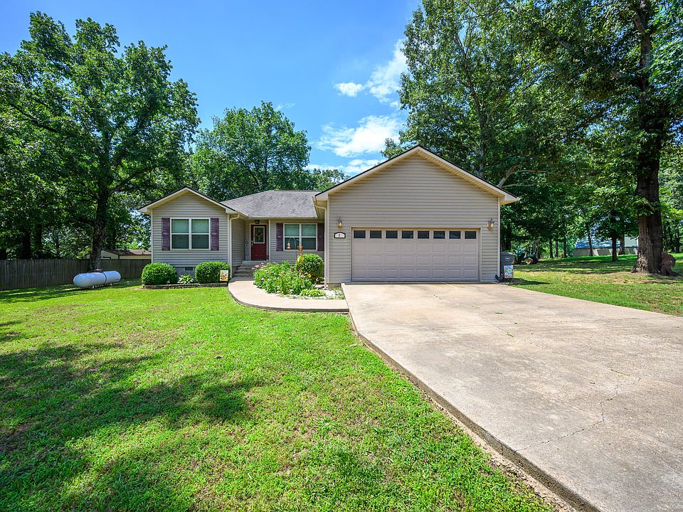 1st image of 6 Canterbury Cir