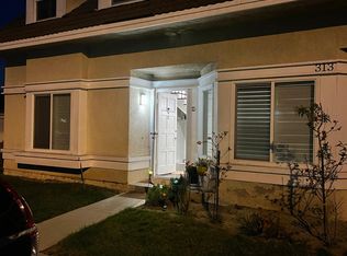 313 Brewster Cmn, Santa Ana, CA 92704