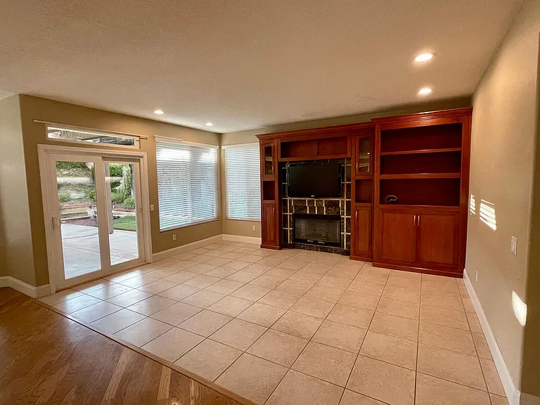 24939 Shoshone Dr — Photo 5