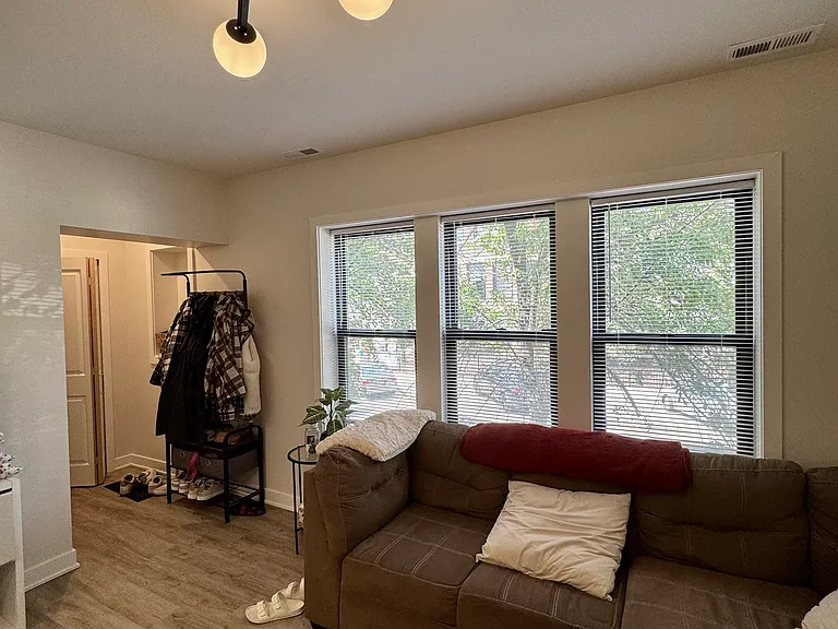 1643 W Cornelia Ave #1 — Photo 3