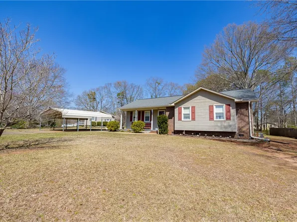 302 Meadow Dr, Seneca, SC 29678