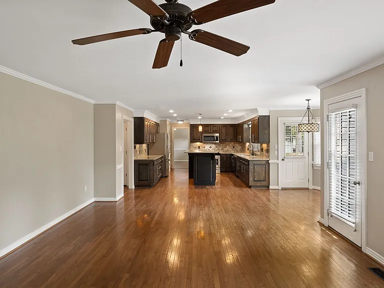 501 Asbury Ct — Photo 19