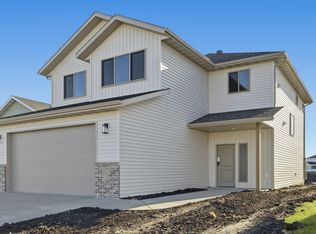 7647 Cub Creek Way, Horace, ND 58047