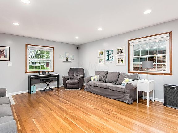 5th image of 2578 Queensway Dr