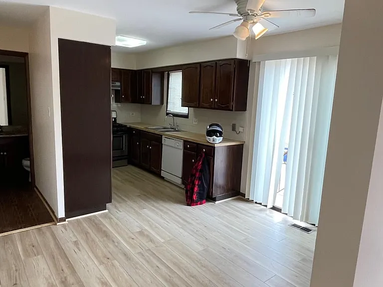 8020 N Kilpatrick Ave #D — Photo 5