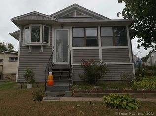 217 Hillcrest Rd, Bridgeport, CT 06606