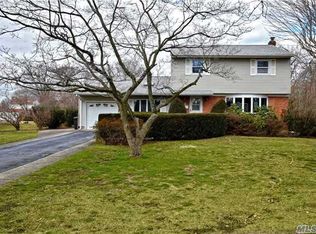 9 Amalia Ln, Commack, NY 11725