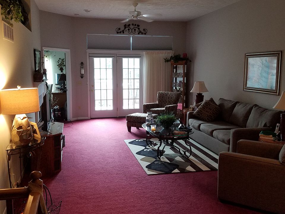 Living Room w/fireplace
