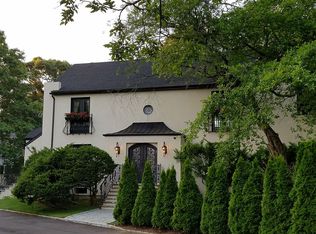 395 Barrett Rd, Lawrence, NY 11559