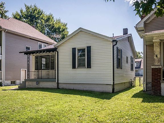 3rd image of 2644 Grand Ave