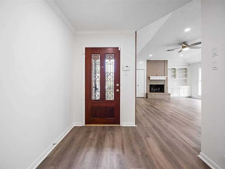 14143 Hillvale Dr — Photo 3