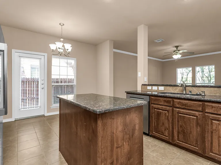 4924 Stray Creek Ln — Photo 15