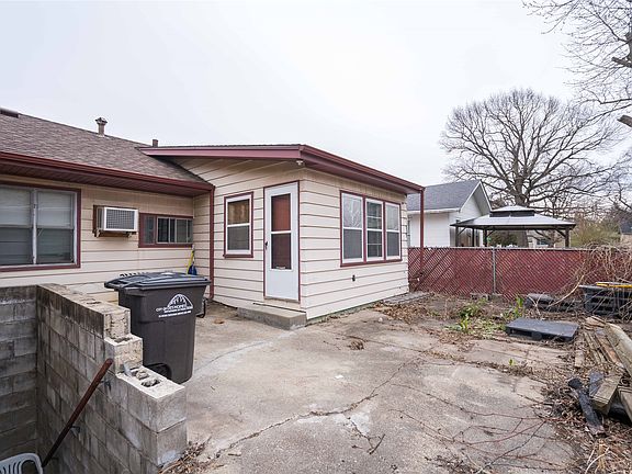 4th image of 1829 47th St