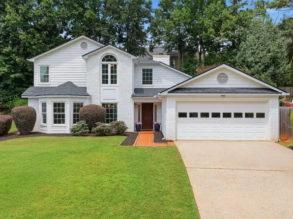 9055 Club River Dr, Roswell, GA 30076