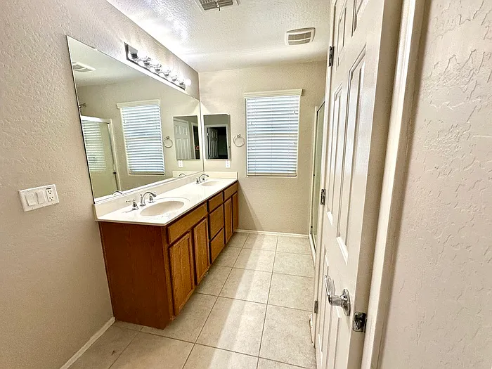 7363 W Cambridge Ave — Photo 12