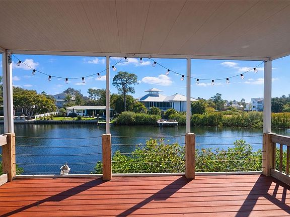 4th image of 303 LAGOON DRIVE