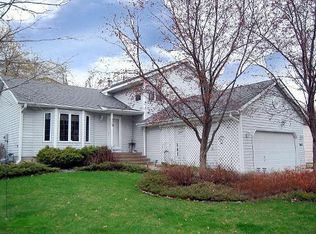 4465 Chatsworth St N, Shoreview, MN 55126