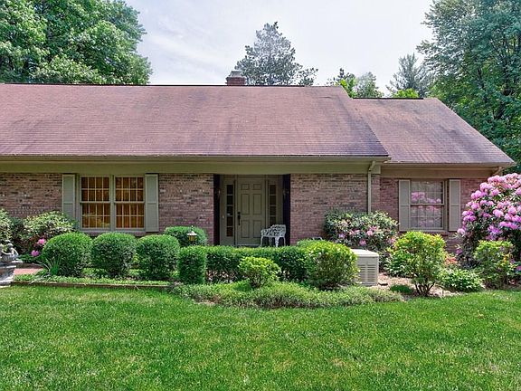 4th image of 2009 Greenbriar Dr