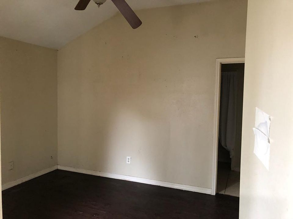 1st image of 11906 Kingslake Forest Dr