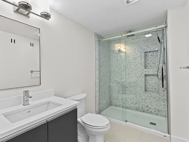 85 Willow Ct #302 — Photo 21