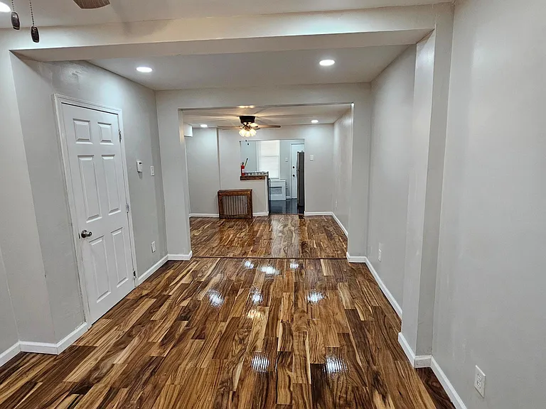 2702 Pratt St — Photo 1