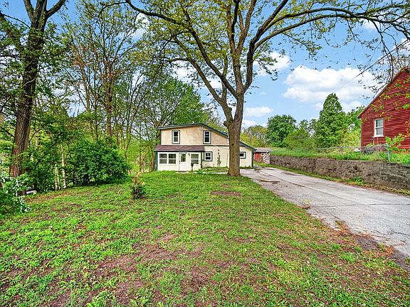 2nd image of 1328 Merle Hay Rd
