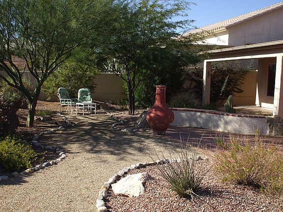 SERENE BACKYARD WITH PATHS