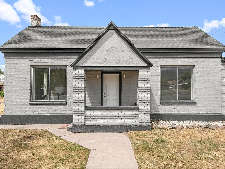 697 N 200 W — Photo 24