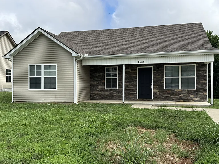 1529 Gambill Wood Dr — Photo 1