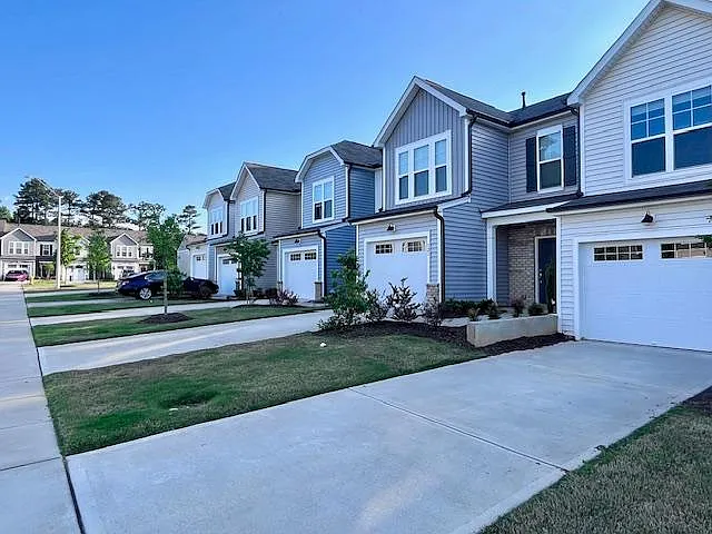 125 Woodford Reserve Ct — Photo 2