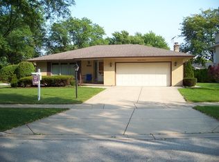 1719 E Aztec Ln, Mount Prospect, IL 60056