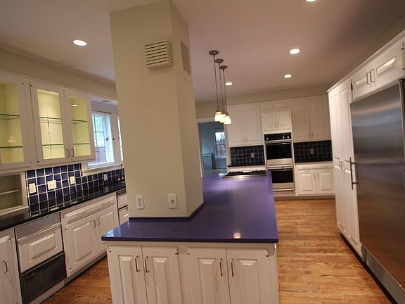 4th image of 2225 N Lake Dr