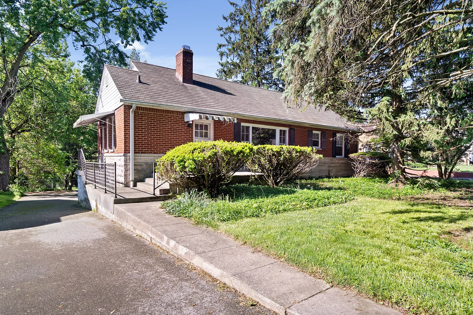5525 W Market St photo 1